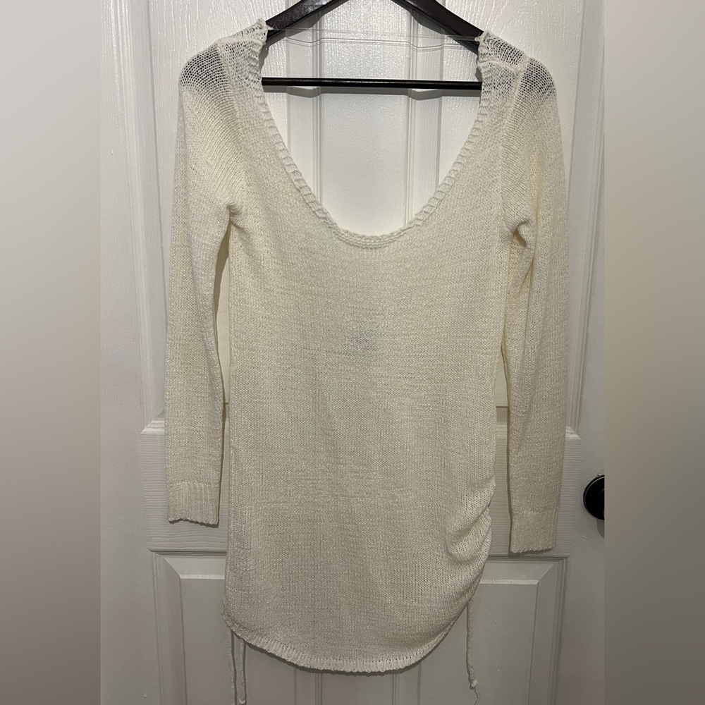 SNDYS. Everyday Women's Cream Knit Long Sleeve Scoop Neck Ruched Side Top
